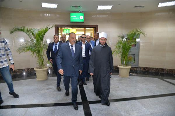 محافظ أسيوط يستقبل وزير الأوقاف