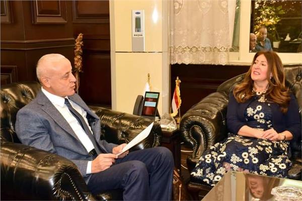 محافظ الأقصر والسفيرة الأمريكية بالقاهرة
