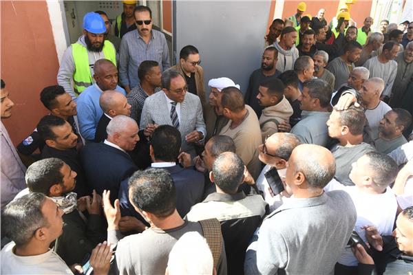 حافظ قنا يفتتح محطة رفع الصرف الصحى