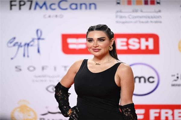 سارة نخلة
