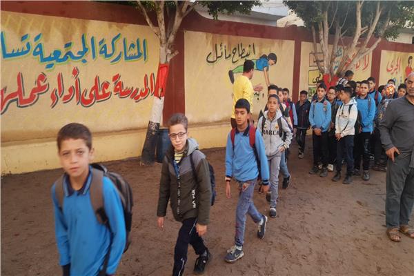 صورة لطلاب مدارس البحيرة