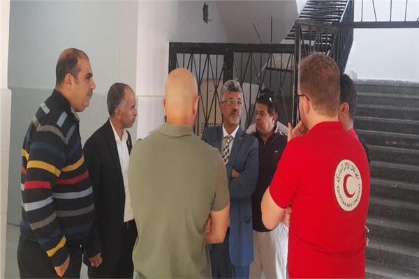 وكيل وزارة الصحة  بشمال سيناء خلال جولة داخل مرافق مستشفى الشيخ زويد المركزي