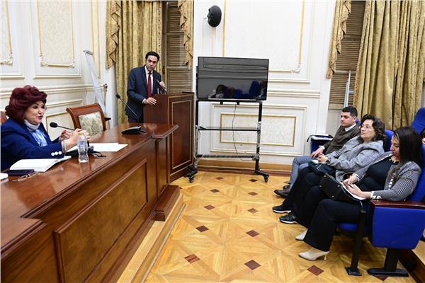 جلسة لجنة السياحة بمجلس النواب بشأن تخطيط وتطوير المنطقة السياحية في أهرامات
