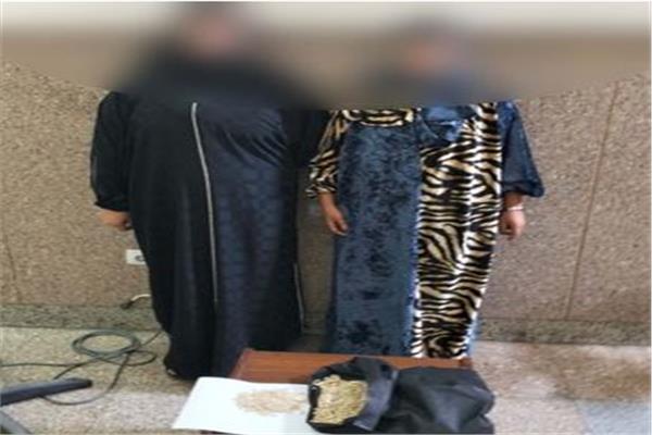 المتهمتان والمضبوطات