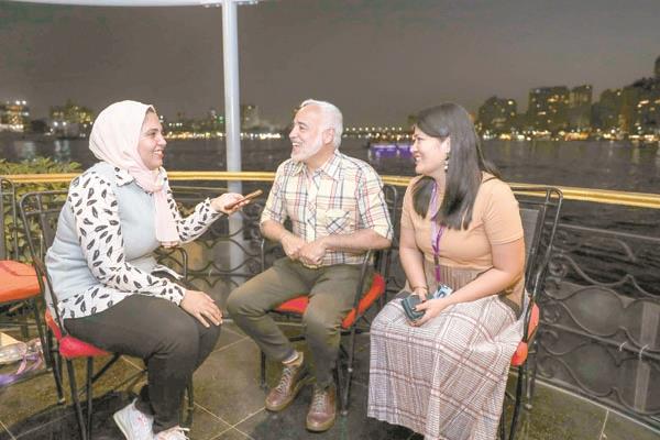 المخرجان الأمريكيان فاليرى كاستيلو وخافيير فوينتس خلال حوارهما مع «الأخبار»