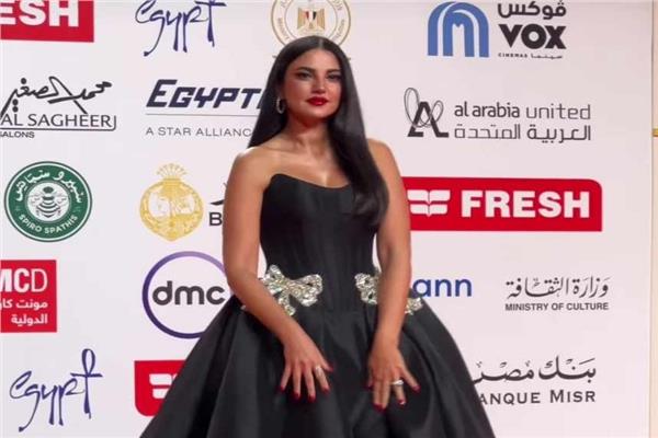 درة في حفل ختام مهرجان القاهرة السينمائي الدولي