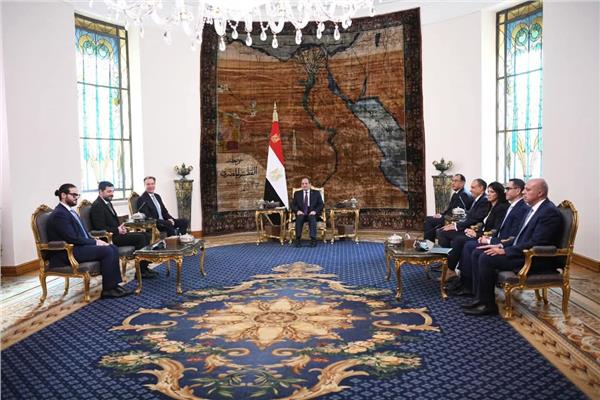 الرئيس السيسي خلال لقائه رئيس المنتدى الاقتصادي العالمي