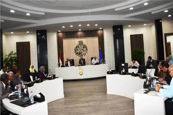 اجتماع المحافظ