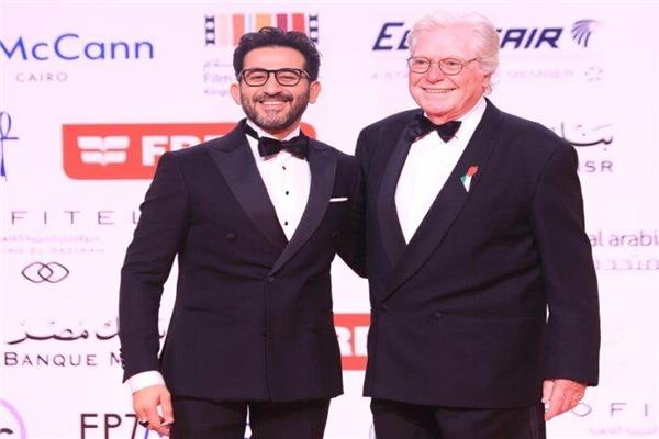 حسين فهمى برفقة أحمد حلمى فى مهرجان القاهرة السينمائى
