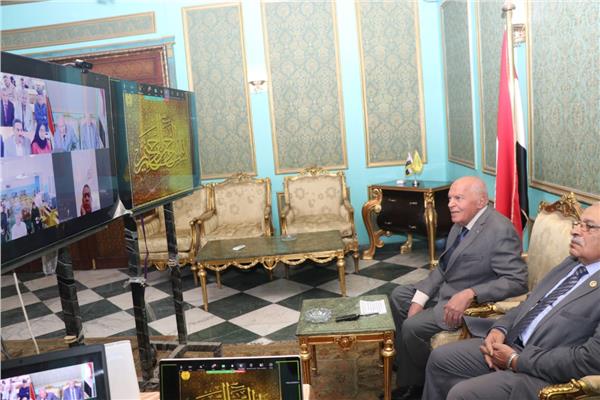 نقيب المعلمين يفتتح دورة استراتيجيات الأمن القومي لمعلمي الوادي الجديد عبر الفيديو كونفرانس
