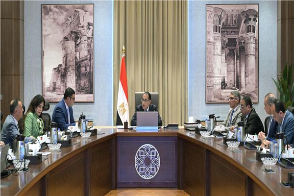 رئيس الوزراء يتابع موقف المُشروعات التى تنفذها الهيئة الهندسية للقوات المسلحة 