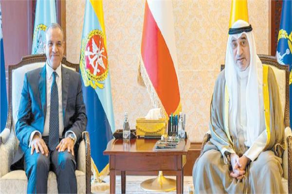 د.بدر عبد العاطى خلال لقائه الشيخ فهد يوسف سعود الصباح رئيس الوزراء الكويتى بالإنابة