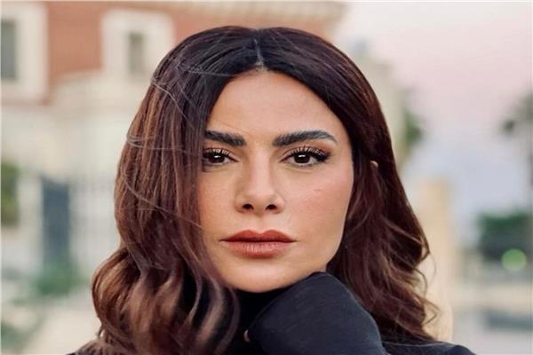 الفنانة صبا مبارك