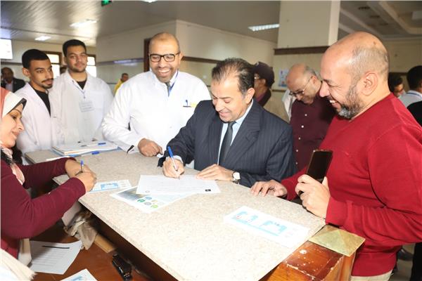 الدكتور احمد عكاوي رئيس جامعة جنوب الوادي 