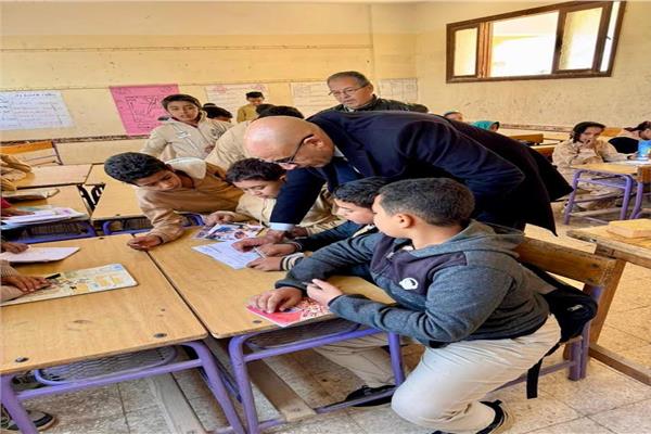 وزير التعليم يواصل متابعة انتظام العملية التعليمية