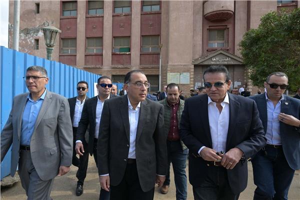 رئيس الوزراء خلال جولته التفقدية