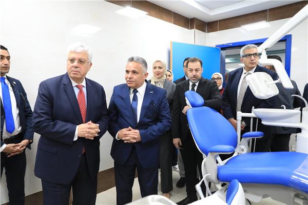 وزير التعليم العالي يتفقد المستشفى الجامعي بالسويس