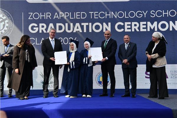 وزير البترول يشهد تأسيس مدرسة ظٌهر 