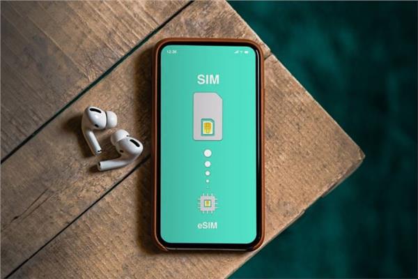 مزايا إستخدام الشريحه المدمجة «e SIM» - صورة موضوعية