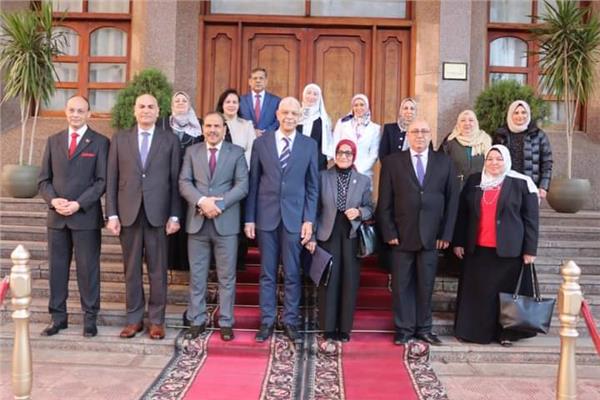 رئيس جامعة المنوفية يستقبل فريق الهيئة القومية