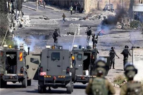 قوات الاحتلال يطلقون النار على عدد من الفلسطينيين - أرشيفية