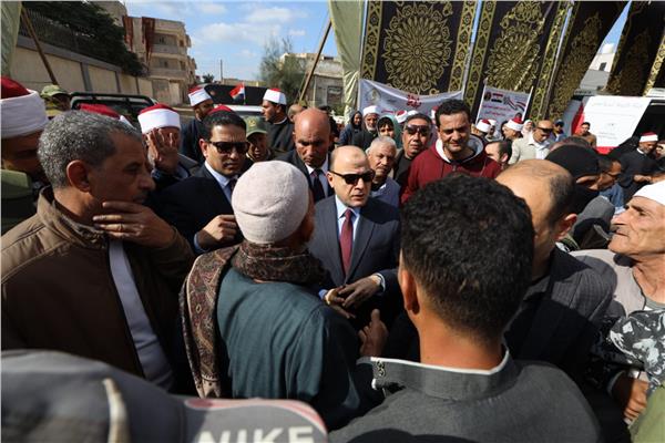 محافظ كفر الشيخ يتفقد قوافل  مبادرة "بداية"