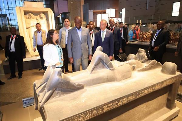 رئيس الجابون يزور ثلاثة مواقع أثرية في مصر