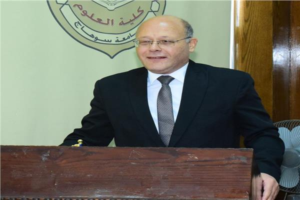 الدكتور حسان النعماني رئيس جامعة سوهاج