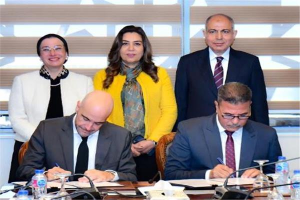 توقيع عقد إدارة وتشغيل مصنع تدوير ومعالجة المخلفات