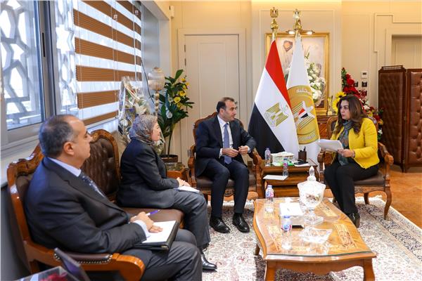 وزيرة التنمية المحلية ونائب الممثل المقيم لبرنامج الأمم المتحدة الإنمائي