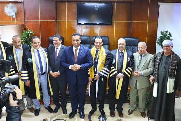 الدكتور محمد عبد الباري عبد العظيم على هامش مناقشة رسالة الدكتوراه