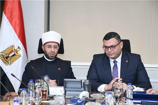 جانب من اجتماعه وزير الإسكان بوزير الأوقاف لمناقشة عدد من الموضوعات المشتركة بين الوزارتين