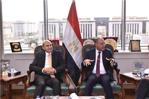 وزير العمل يلتقي وفدًا من غرفة التجارة والصناعة الفرنسية  