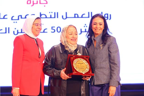 وزيرة التضامن الاجتماعي تشهد احتفالية الهلال الأحمر المصري باليوم العالمي للتطوع