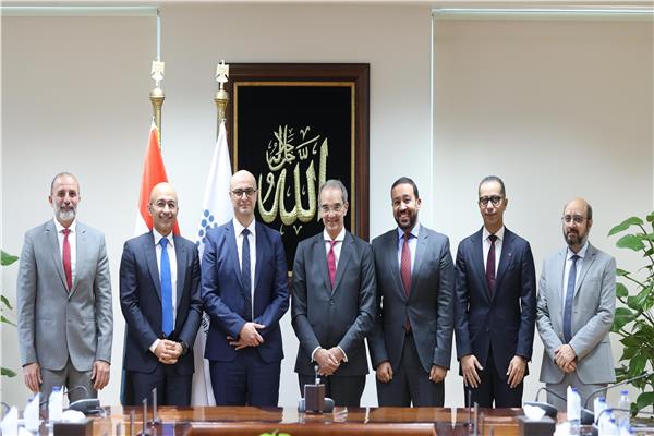 وزير الاتصالات ورؤساء شركات الاتصالات