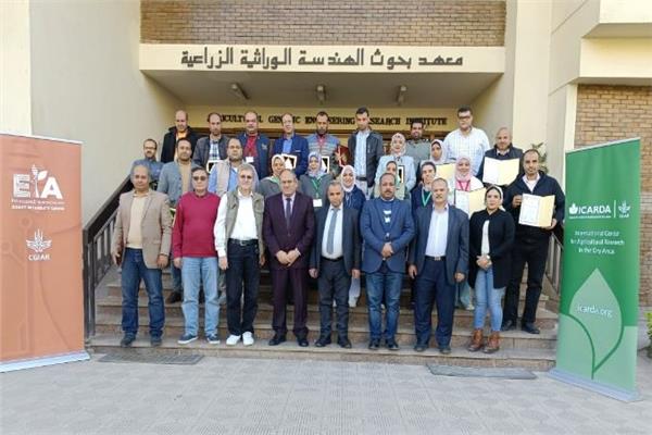 صورة تذكارية على هامش الحدث