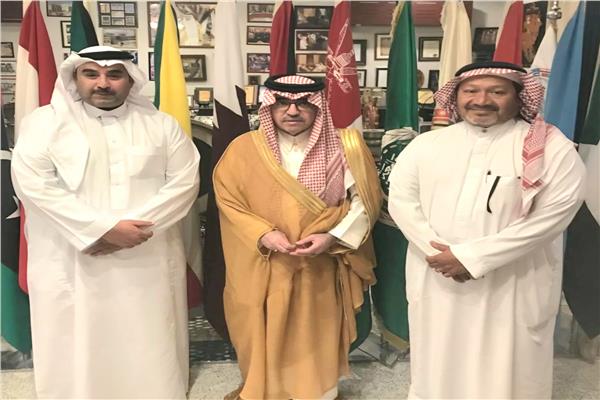 الدكتور بندر آل فهيد رئيس المنظمة العربية للسياحة عقب توقيع الاتفاقية