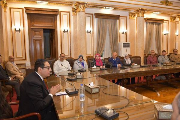 رئيس جامعة القاهرة يعقد اجتماعا مع الإدارة العامة للمراجعة الداخلية والحوكمة