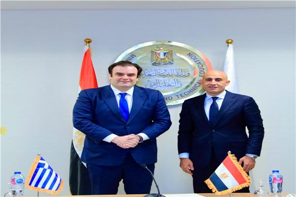 ،وزير التربية والتعليم مع وزير التعليم والشئون الدينية والرياضة في اليونان