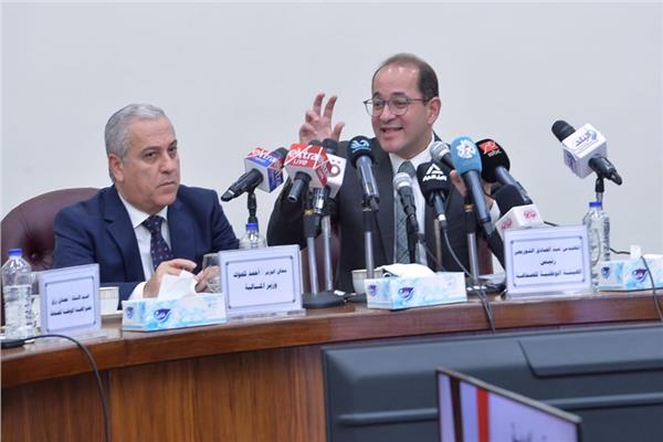 أحمد كجوك وزير المالية والمهندس عبد الصادق الشوربجي رئيس الهيئة الوطنية للصحافة