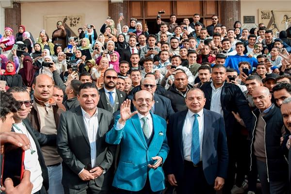 بحضور الفنان محمد صبحي ندوة بناء الإنسان