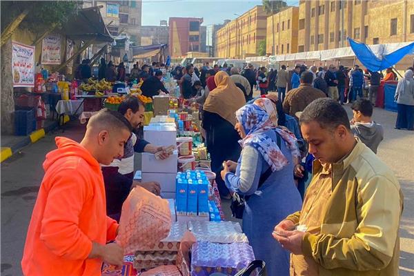 سوق اليوم الواحد بشارع المتراس