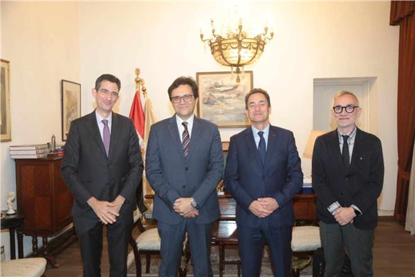 وزير الثقافة خلال لقائه بسفير فرنسا