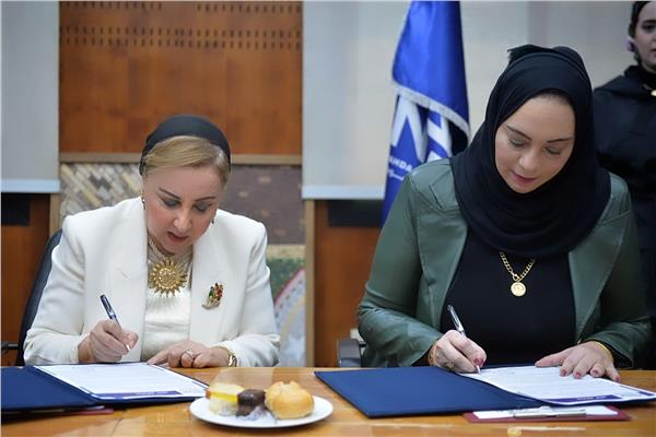رضوى عبد اللطيف وهبة السمري خلال توقيع البروتوكول