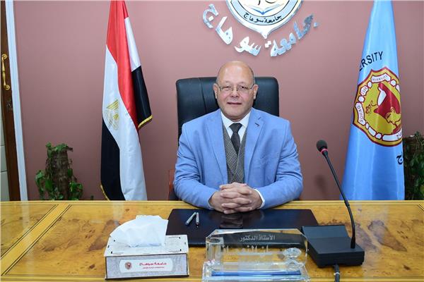 الدكتور حسان النعماني رئيس جامعة سوهاج