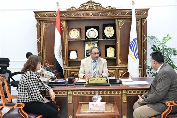 محافظ قنا  