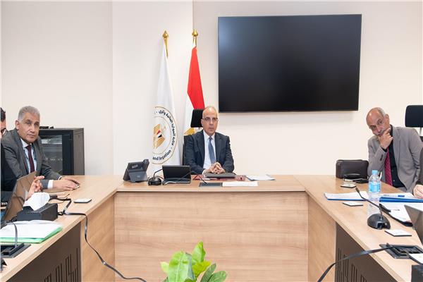 وزير الري خلال الاجتماع