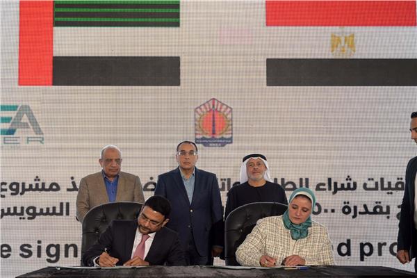 رئيس الوزراء خلال مراسم توقيع الاتفاقية