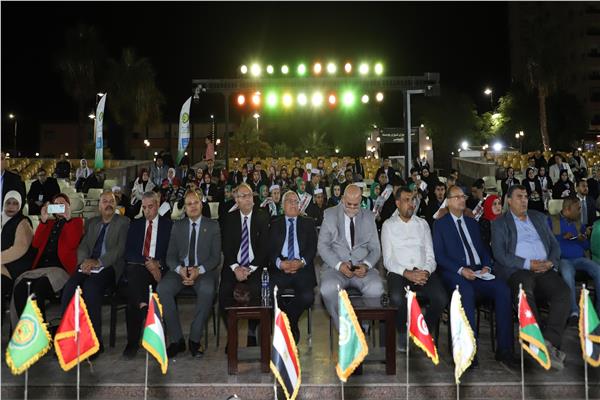 نقيب المعلمين يشارك فى منتدي الشباب العربي الأفريقي الثالث عشر