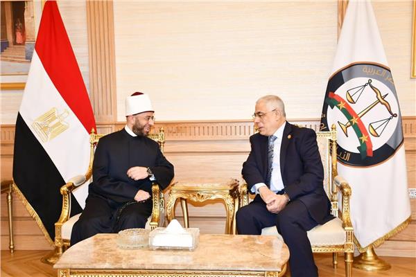 النائب العام ووزير الأوقاف يفتتحان دورة المعايشة التدريبية الأولى لمفتشي وزارة الأوقاف